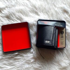 NWT Dockers Black Trifold Wallet